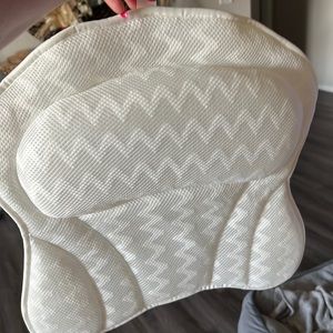 bath pillow - brand new